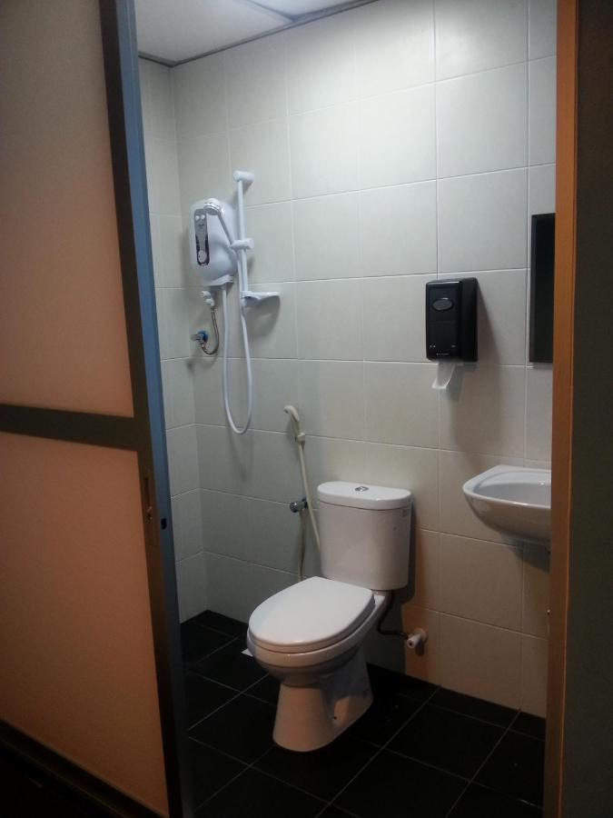 Fifty Seven Inn Batu Pahat Esterno foto