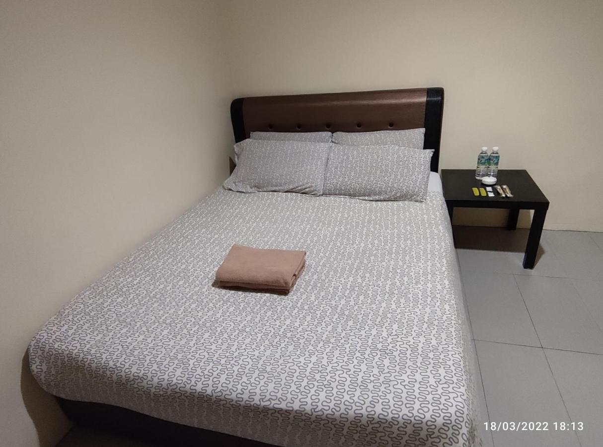 Fifty Seven Inn Batu Pahat Esterno foto